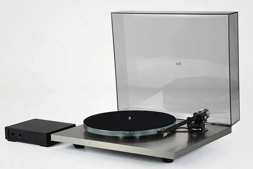 Rega Planar 6 RS Edition locks down the groove 7 rega Planar 6 RS Edition turntable review https://the-ear.net