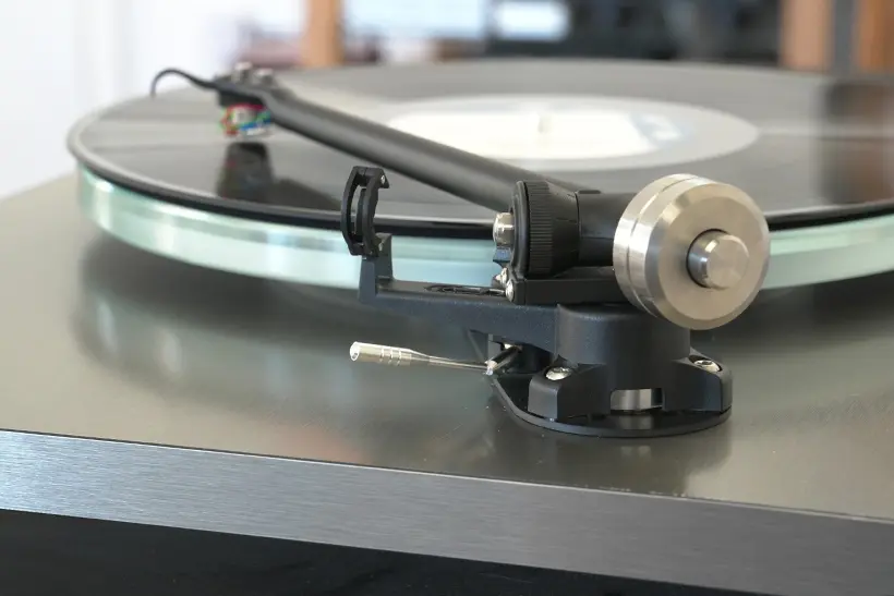 Rega Planar 6 RS Edition locks down the groove 3 rega Planar 6 RS Edition turntable review https://the-ear.net